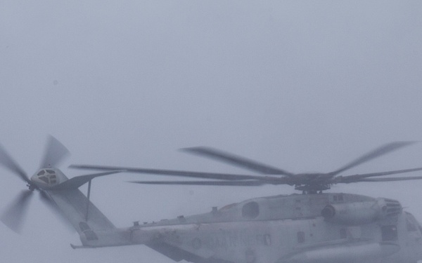 U.S. Marines, Canadian Soldiers helocast together during RIMPAC