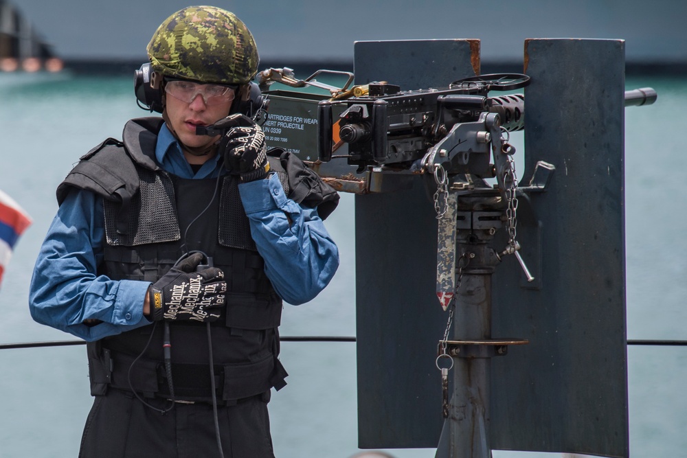 HMCS Ottawa Departs Pearl Harbor During RIMPAC 2018