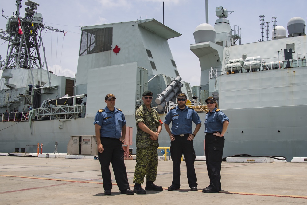 HMCS Ottawa Departs Pearl Harbor During RIMPAC 2018
