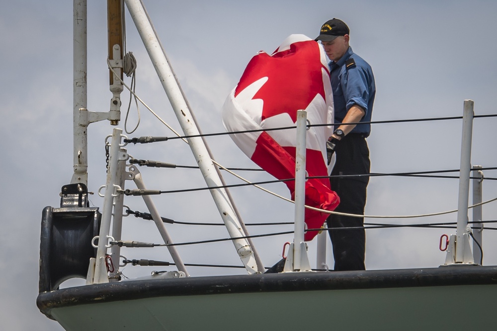 HMCS Ottawa Departs Pearl Harbor During RIMPAC 2018