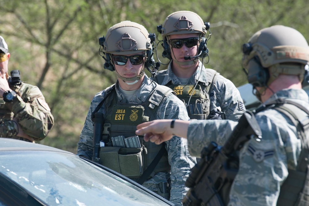 JBSA 802nd SFS &amp; Bexar County Sheriff's Office members attend advanced S.W.A.T. Course