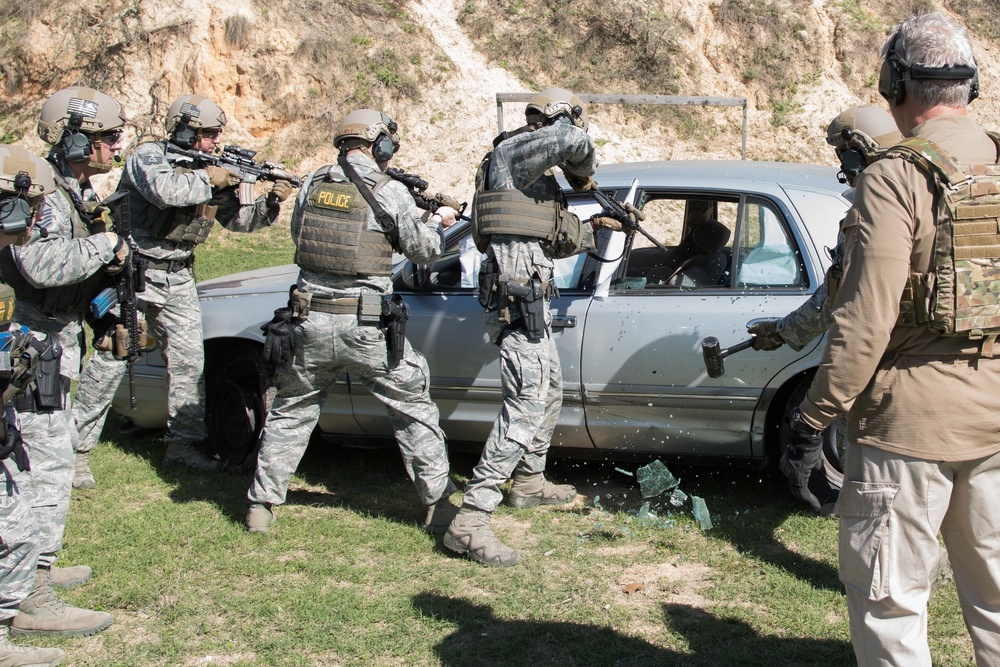 JBSA 802nd SFS &amp; Bexar County Sheriff's Office members attend advanced S.W.A.T. Course