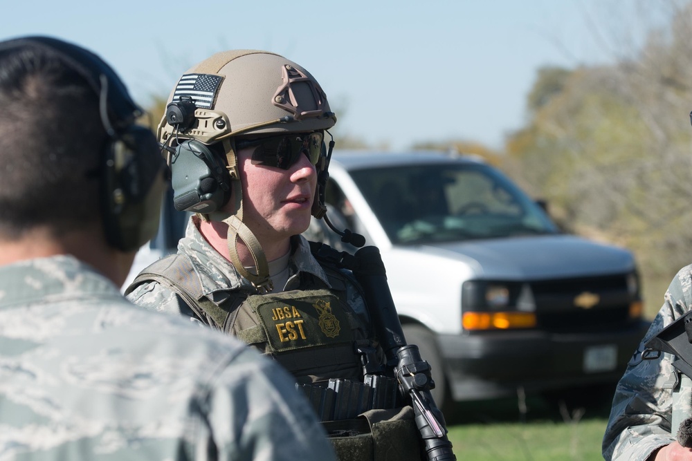 JBSA 802nd SFS &amp; Bexar County Sheriff's Office members attend advanced S.W.A.T. Course