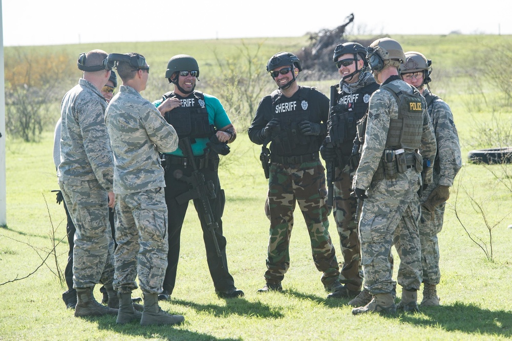 JBSA 802nd SFS &amp; Bexar County Sheriff's Office members attend advanced S.W.A.T. Course