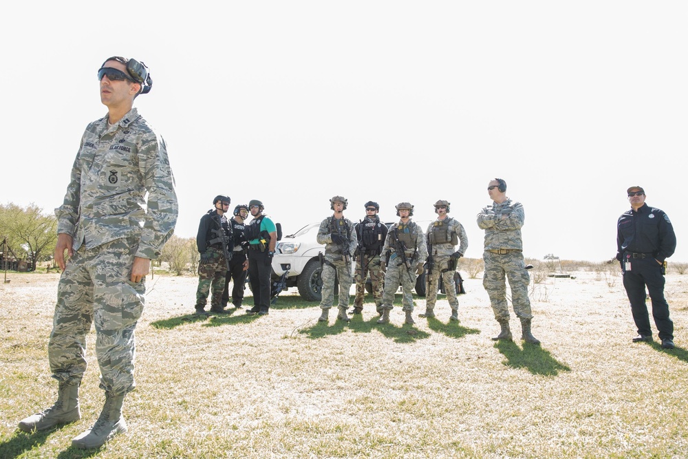 JBSA 802nd SFS &amp; Bexar County Sheriff's Office members attend advanced S.W.A.T. Course