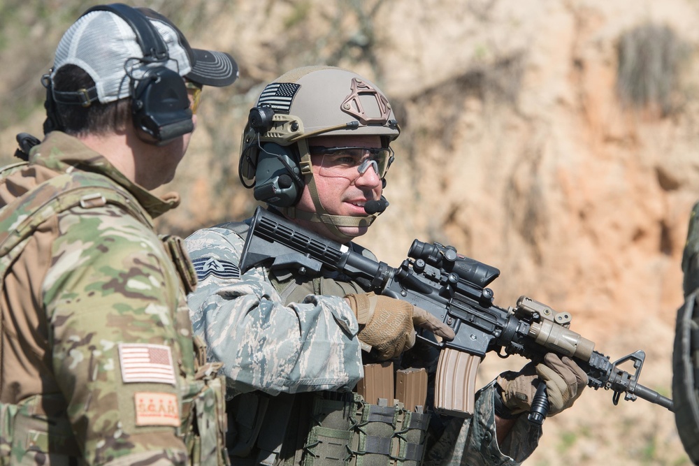 JBSA 802nd SFS &amp; Bexar County Sheriff's Office members attend advanced S.W.A.T. Course