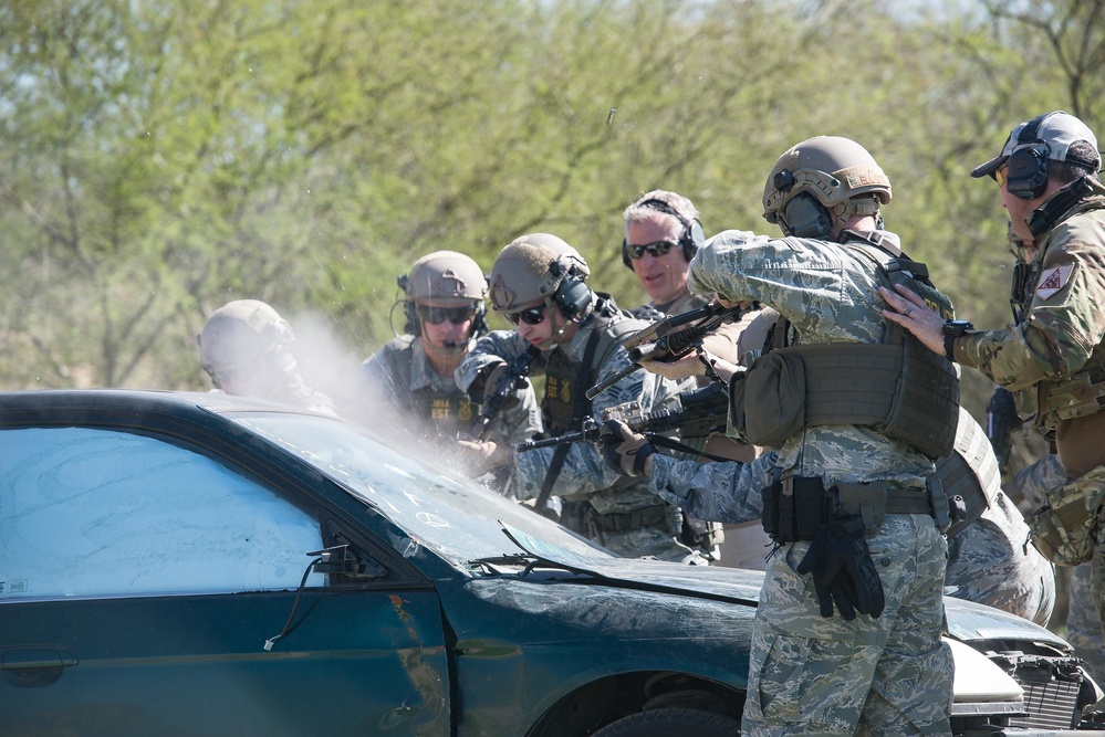 JBSA 802nd SFS &amp; Bexar County Sheriff's Office members attend advanced S.W.A.T. Course