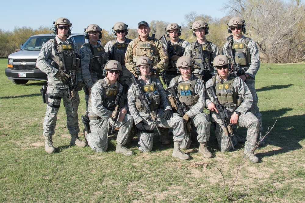 JBSA 802nd SFS &amp; Bexar County Sheriff's Office members attend advanced S.W.A.T. Course