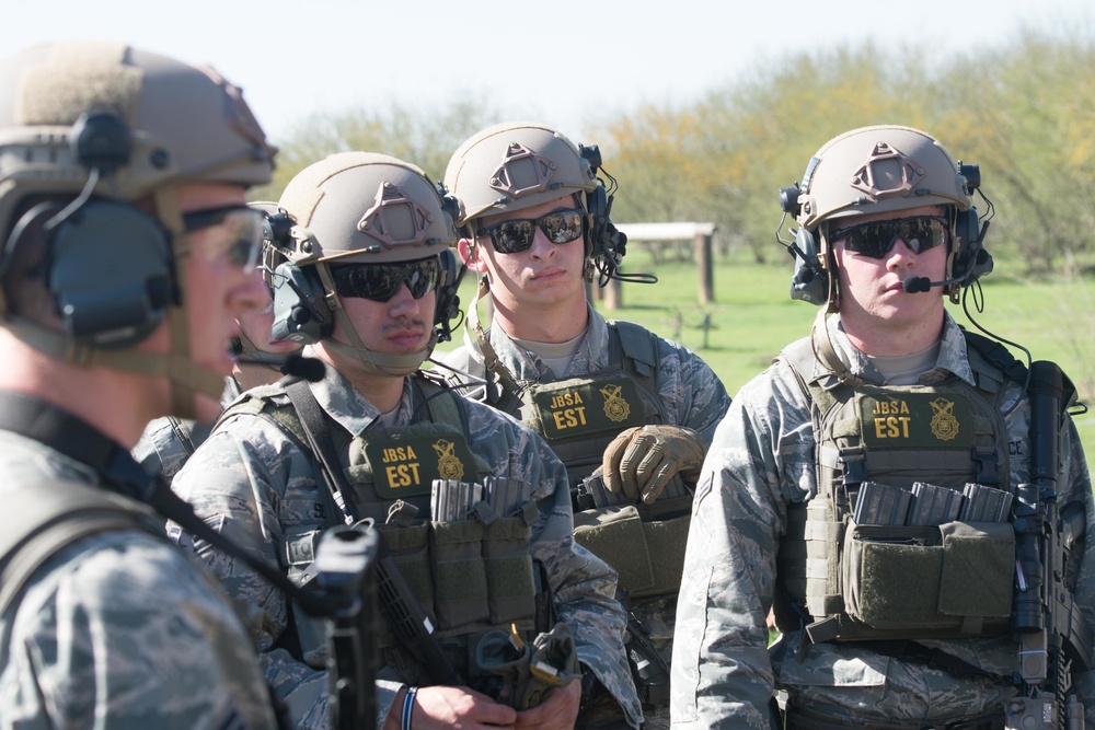 JBSA 802nd SFS &amp; Bexar County Sheriff's Office members attend advanced S.W.A.T. Course