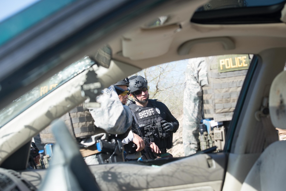 JBSA 802nd SFS &amp; Bexar County Sheriff's Office members attend advanced S.W.A.T. Course