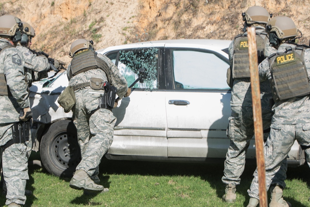 JBSA 802nd SFS &amp; Bexar County Sheriff's Office members attend advanced S.W.A.T. Course