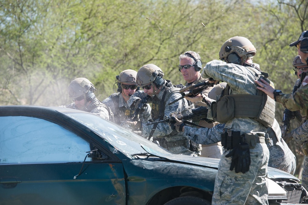 JBSA 802nd SFS &amp; Bexar County Sheriff's Office members attend advanced S.W.A.T. Course