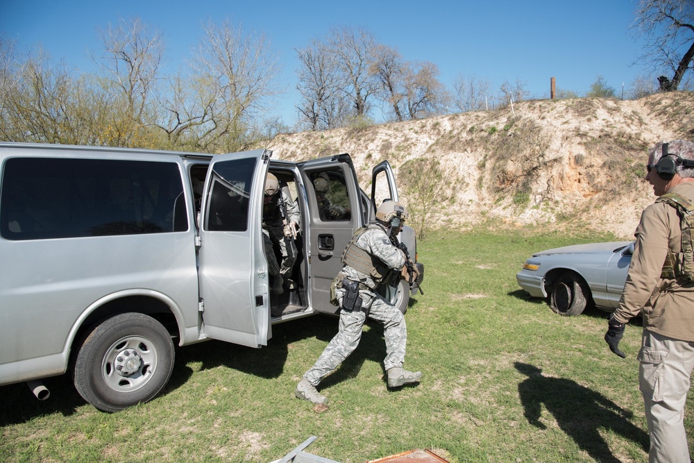 JBSA 802nd SFS &amp; Bexar County Sheriff's Office members attend advanced S.W.A.T. Course