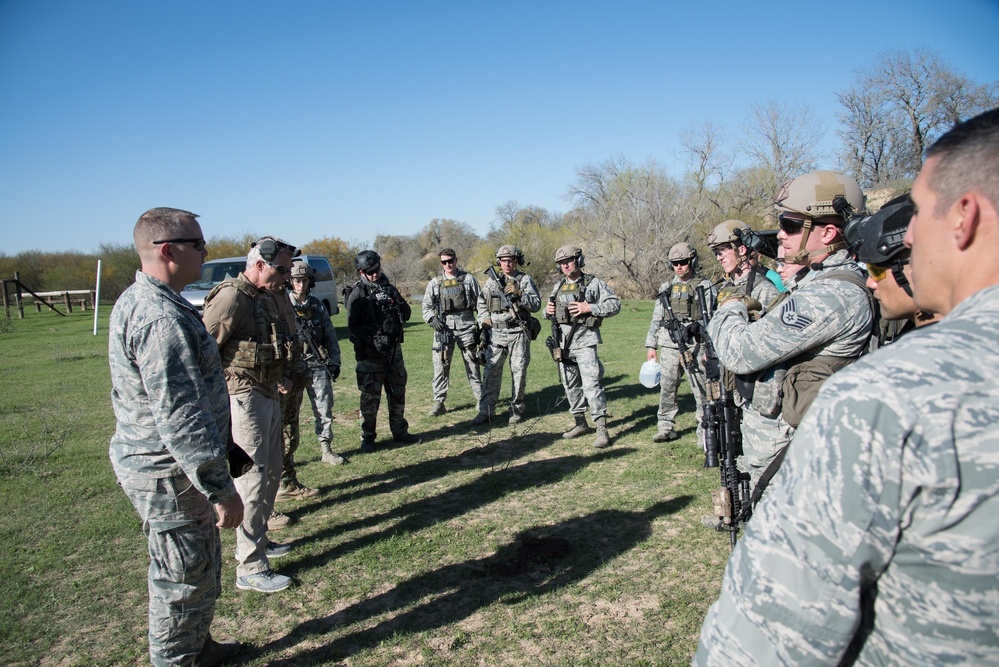 JBSA 802nd SFS &amp; Bexar County Sheriff's Office members attend advanced S.W.A.T. Course