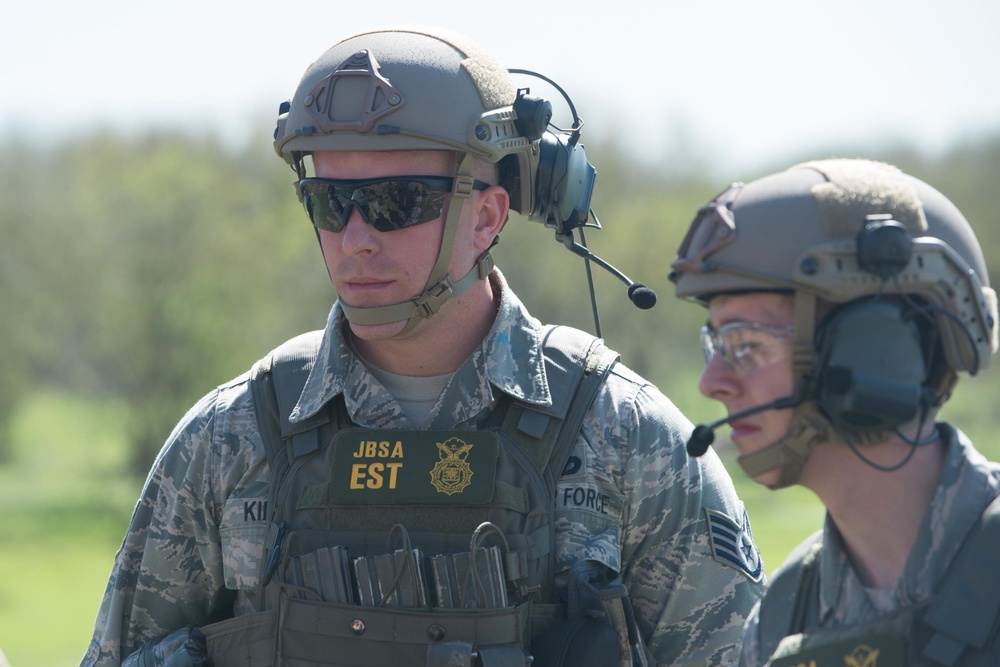 JBSA 802nd SFS &amp; Bexar County Sheriff's Office members attend advanced S.W.A.T. Course