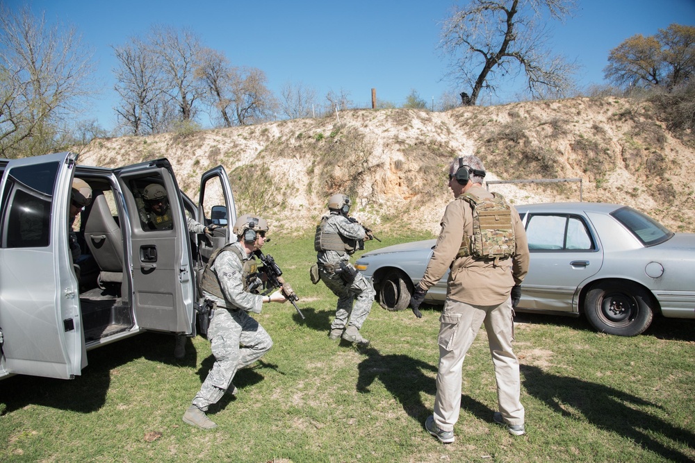 JBSA 802nd SFS &amp; Bexar County Sheriff's Office members attend advanced S.W.A.T. Course