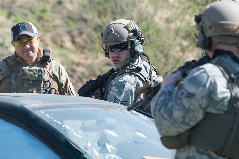 JBSA 802nd SFS &amp; Bexar County Sheriff's Office members attend advanced S.W.A.T. Course