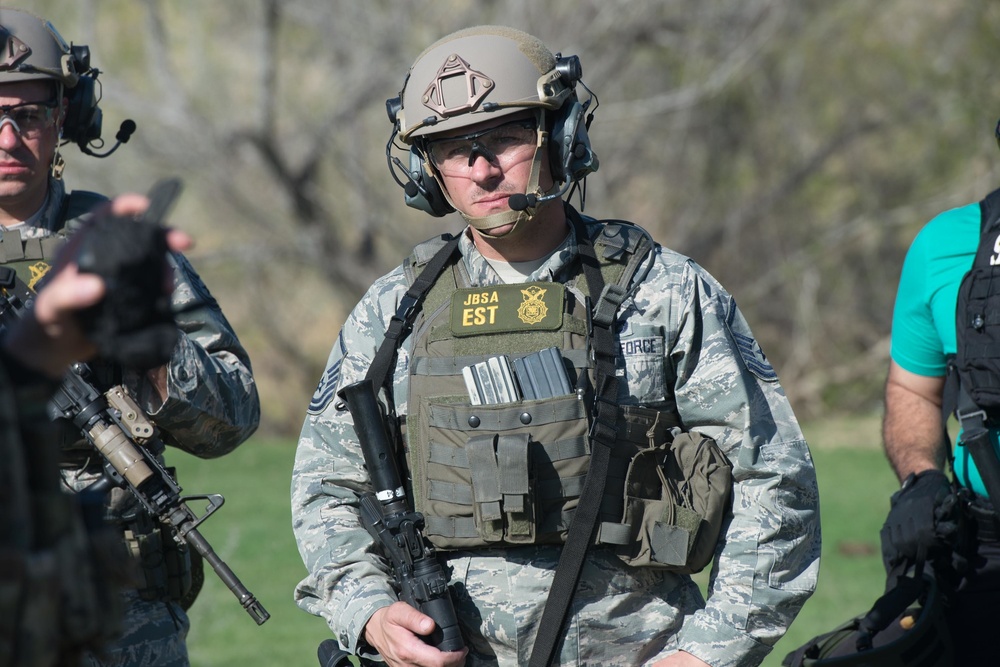 JBSA 802nd SFS &amp; Bexar County Sheriff's Office members attend advanced S.W.A.T. Course