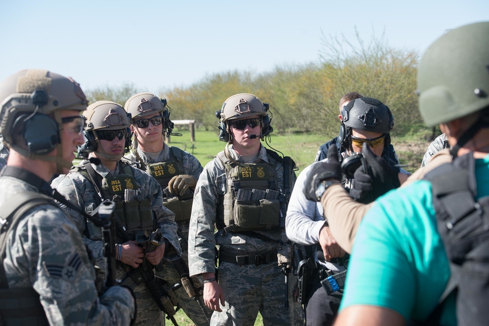 JBSA 802nd SFS &amp; Bexar County Sheriff's Office members attend advanced S.W.A.T. Course