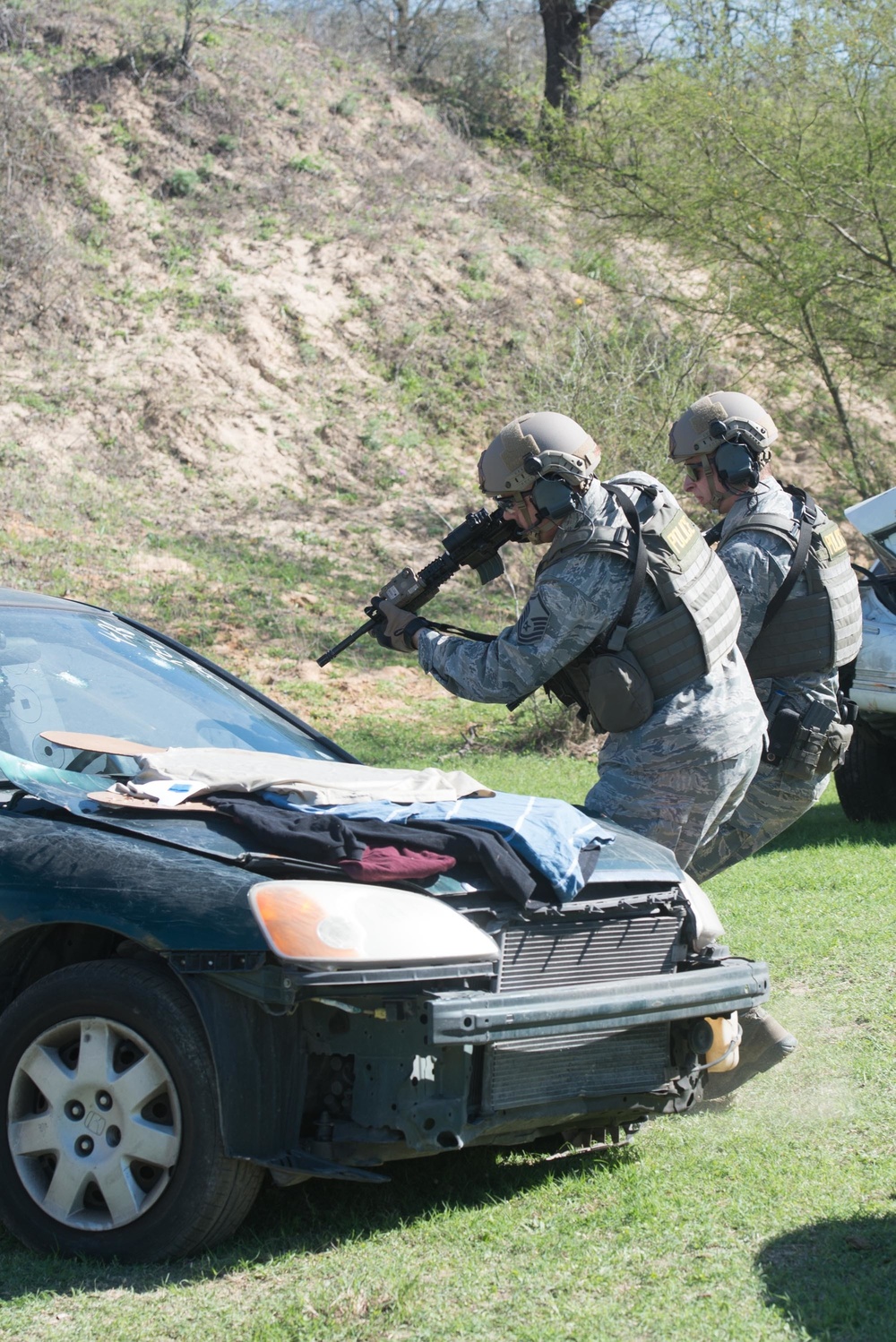 JBSA 802nd SFS &amp; Bexar County Sheriff's Office members attend advanced S.W.A.T. Course