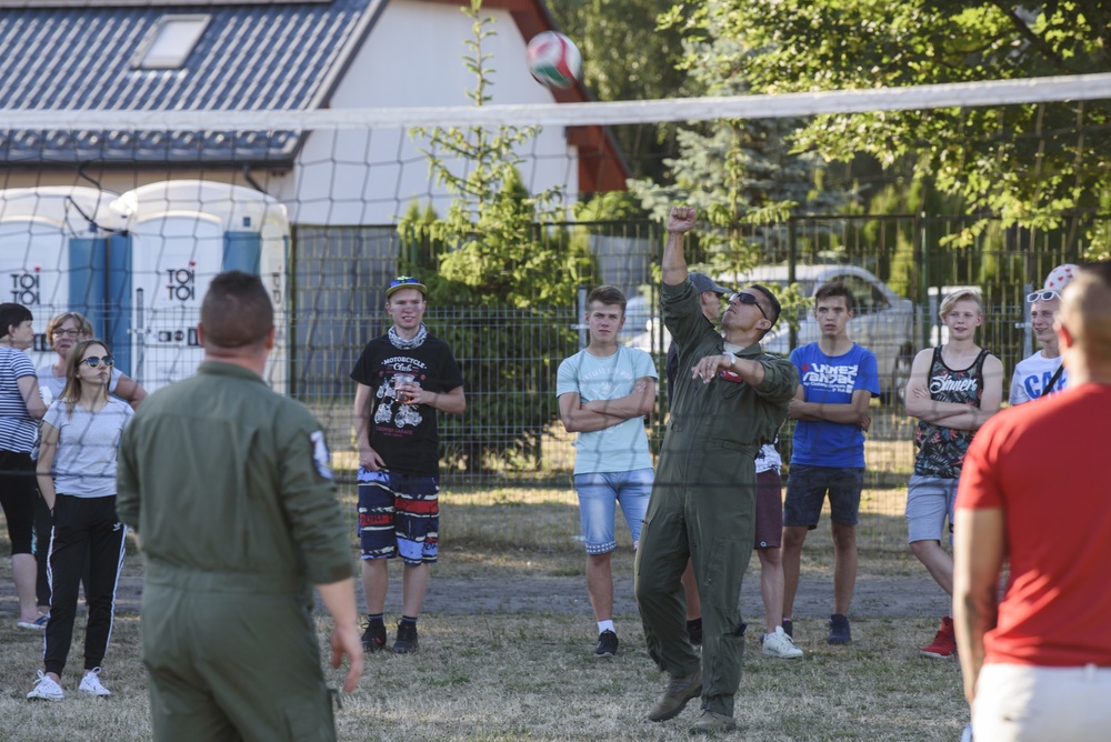 Airmen celebrate Independence Day with Polish community