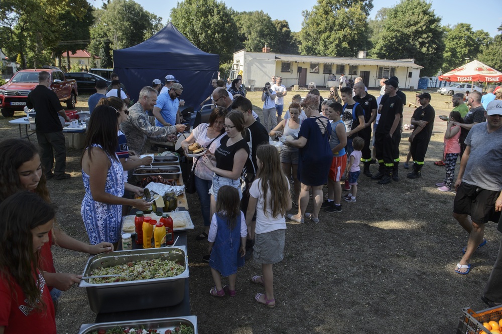 Airmen celebrate Independence Day with Polish community