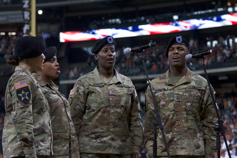 13th ESC Commanding General reenlists 100 Soldiers before Astros Game