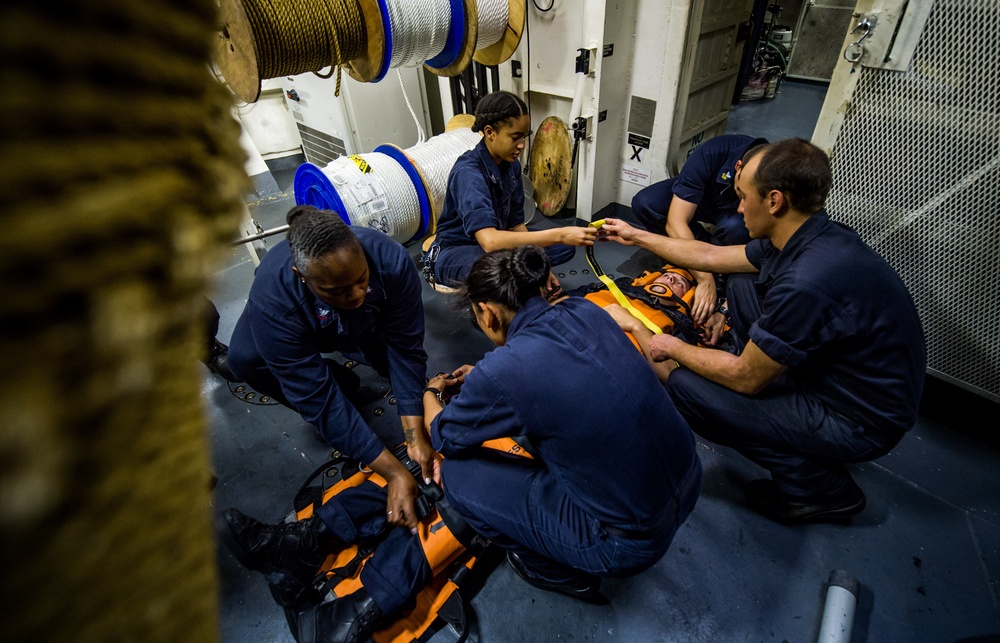 USS Dewey Conducts Medical Training