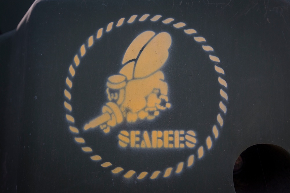 U.S. Navy Seabees, Army train together for RIMPAC