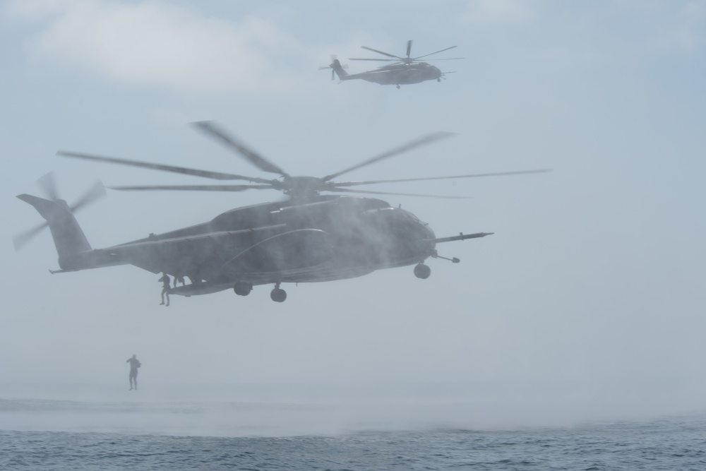 USS Harpers Ferry and HM-14 Conduct A Pouncer Operation