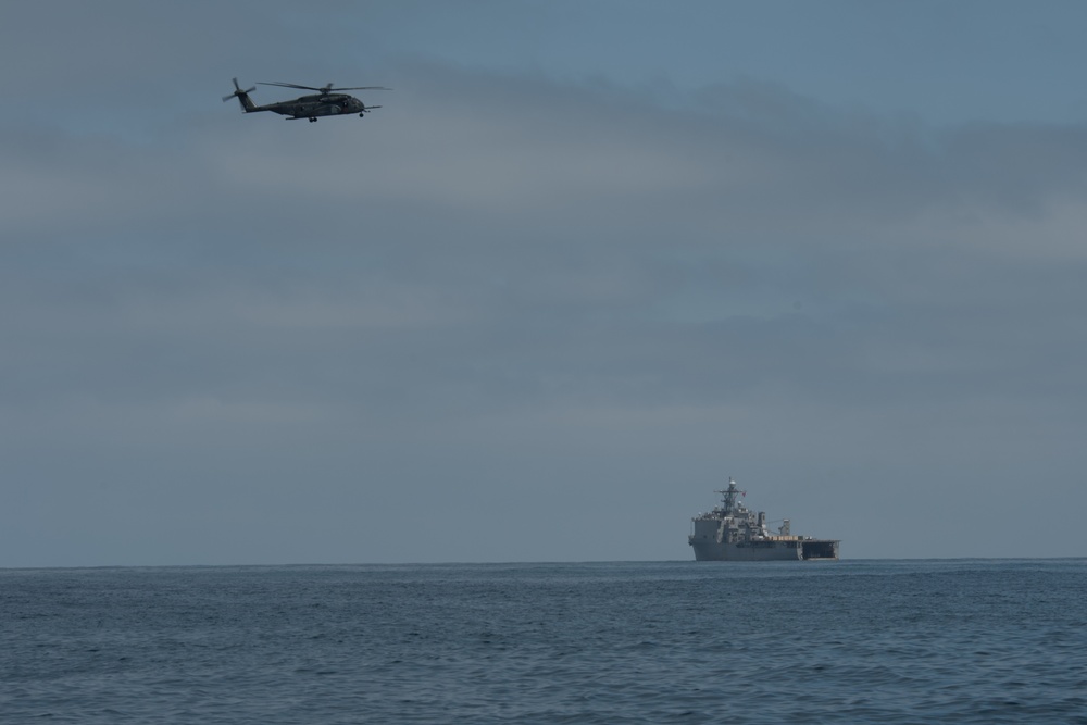 USS Harpers Ferry and HM-14 Conduct A Pouncer Operation