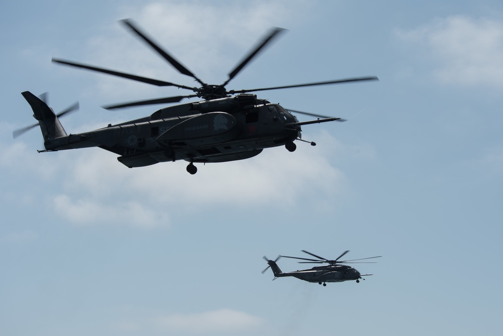 USS Harpers Ferry and HM-14 Conduct A Pouncer Operation