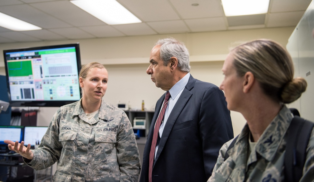 AF Chief Scientist Visits Travis AFB