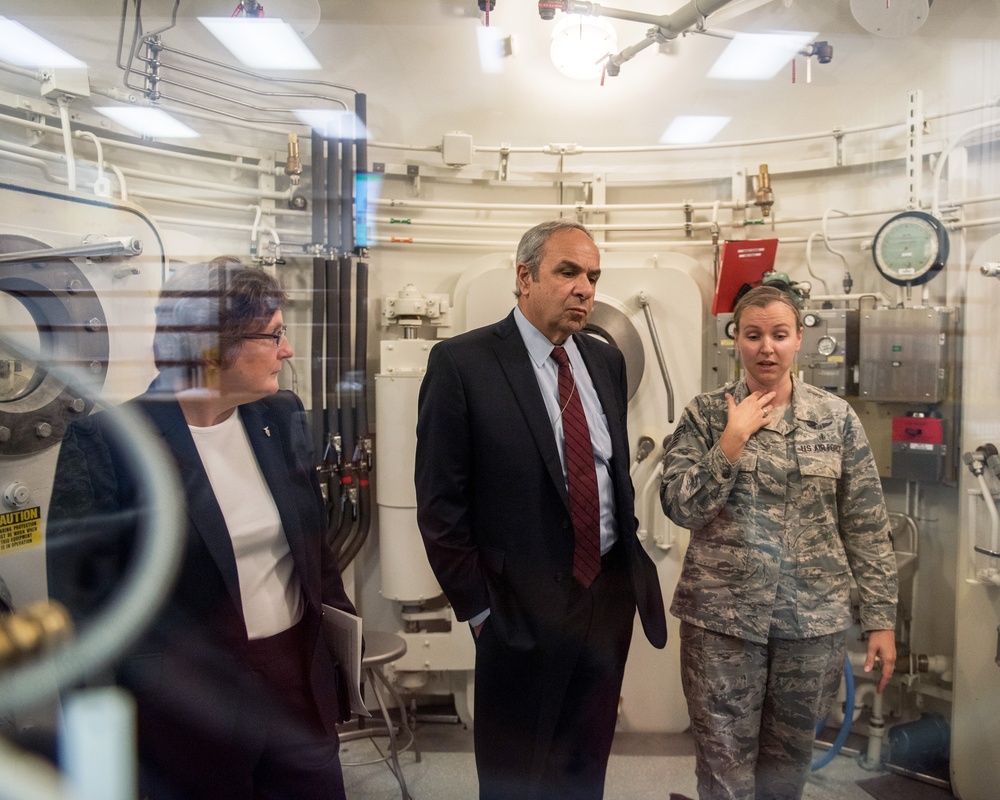 AF Chief Scientist Visits Travis AFB