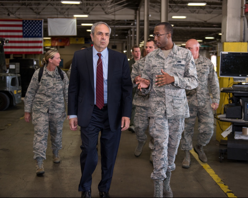 AF Chief Scientist Visits Travis AFB