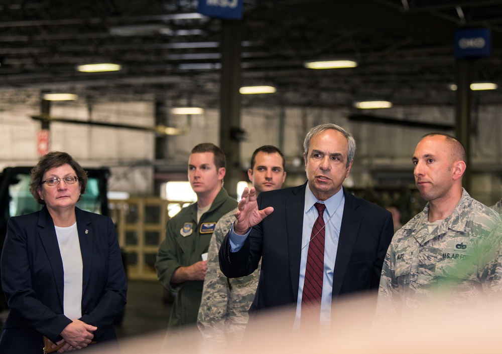 AF Chief Scientist Visits Travis AFB