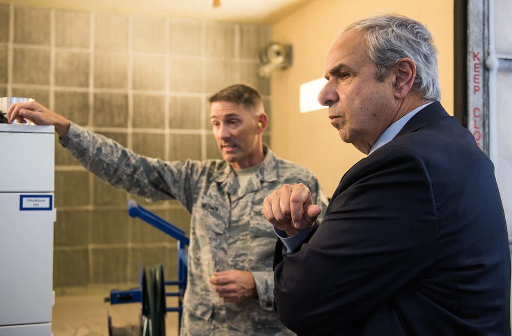 AF Chief Scientist Visits Travis AFB