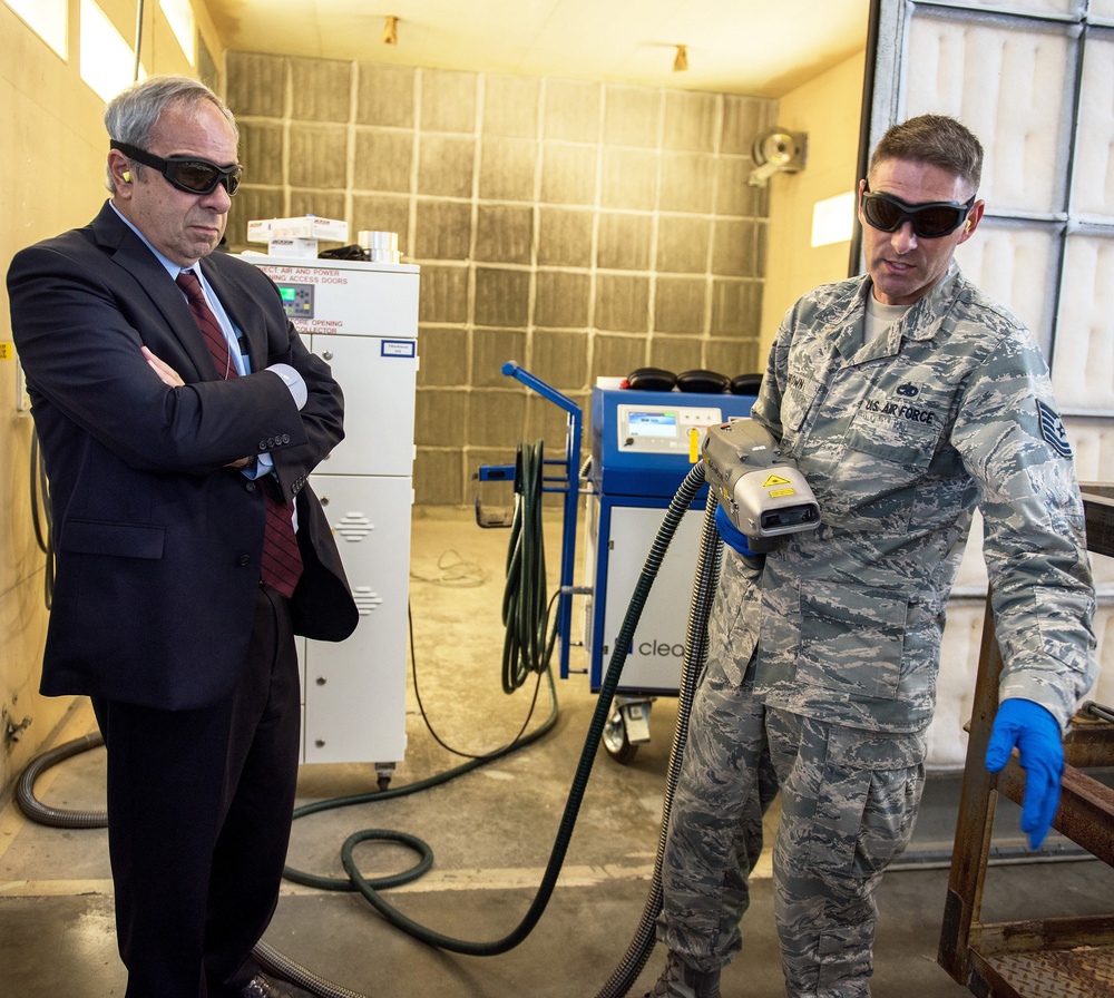 AF Chief Scientist Visits Travis AFB