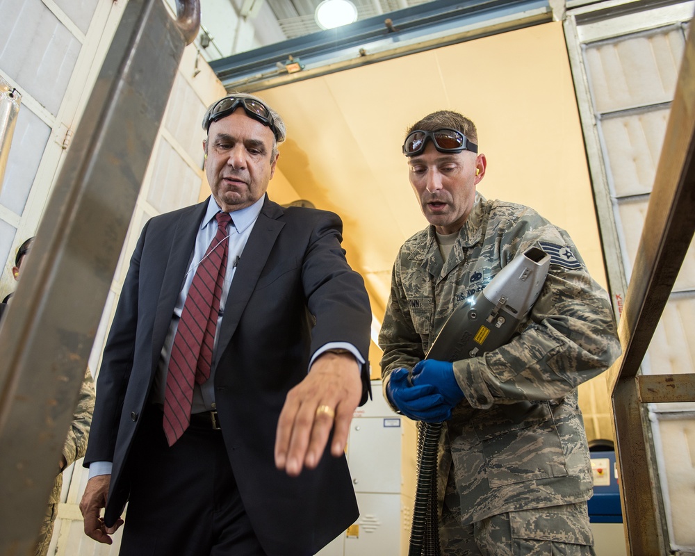 AF Chief Scientist Visits Travis AFB