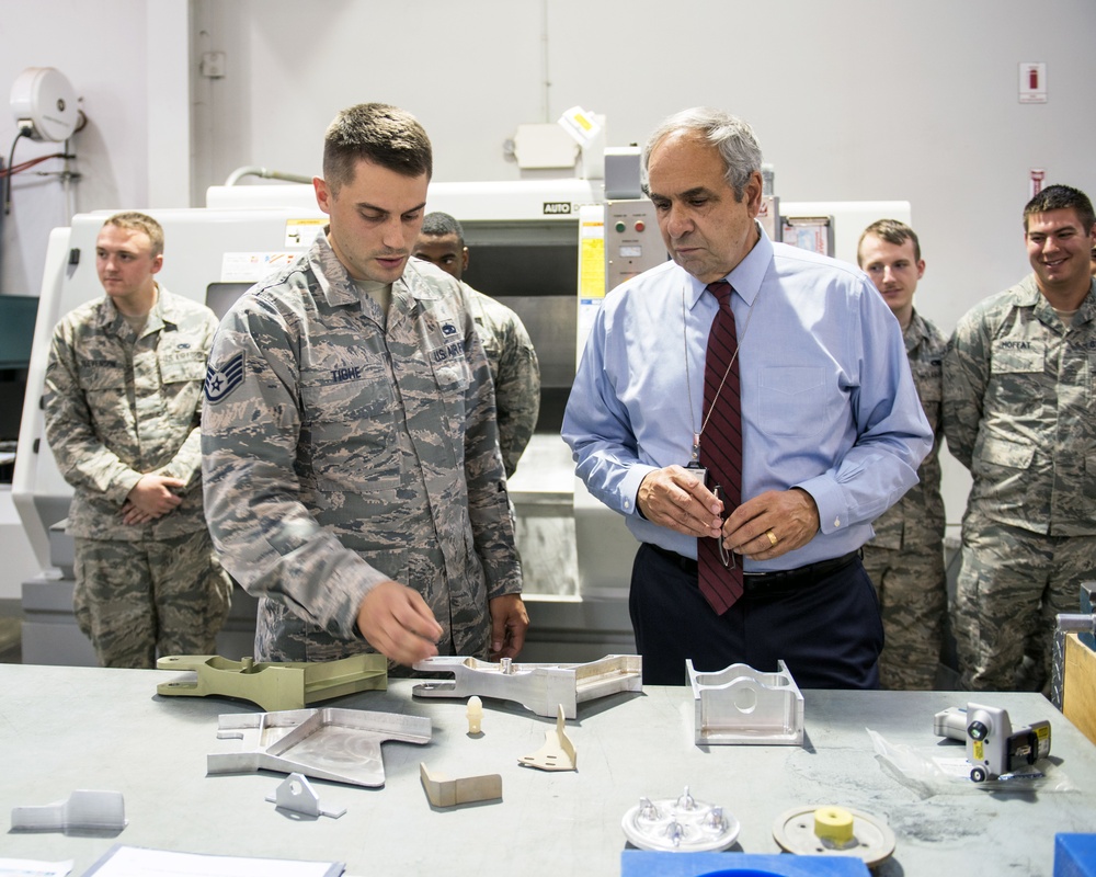 AF Chief Scientist Visits Travis AFB