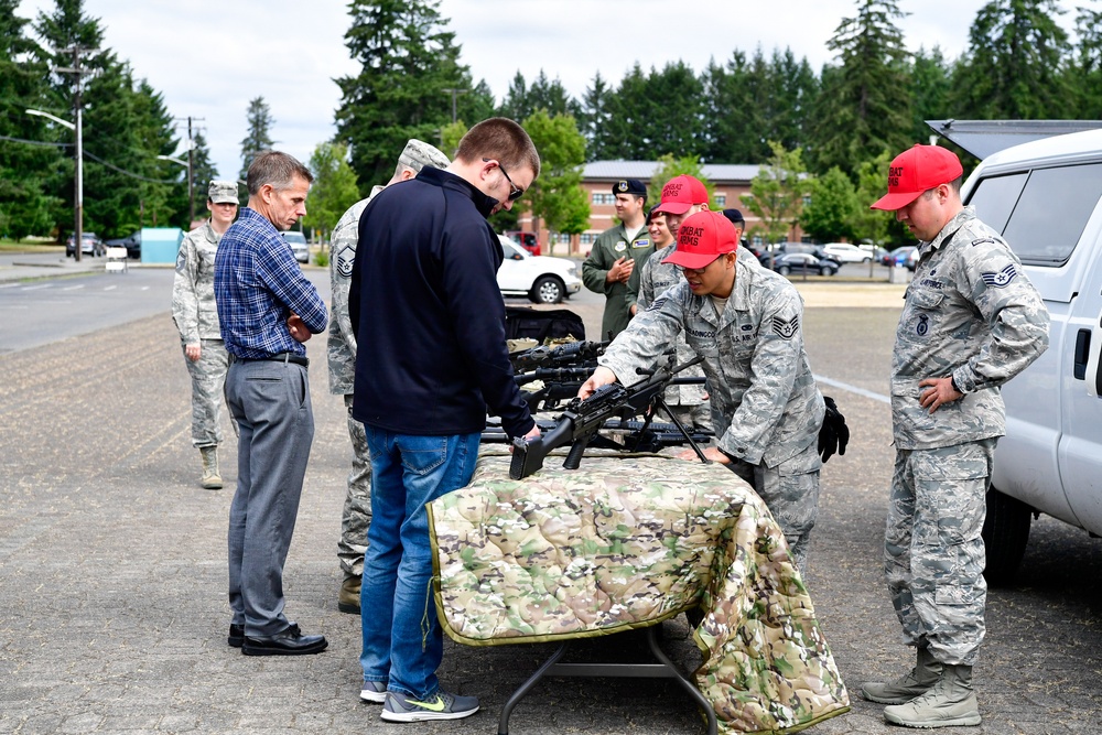 Washington Air National Guard hosts ESGR Bosslift