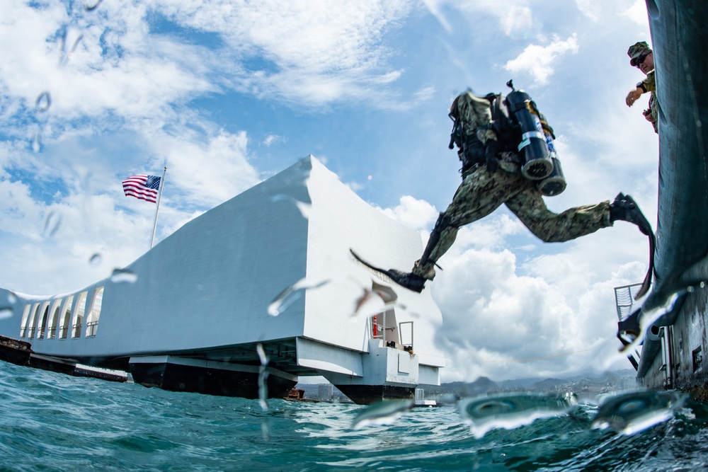 UCT-2 dives USS Arizona Memorial - RIMPAC 2018