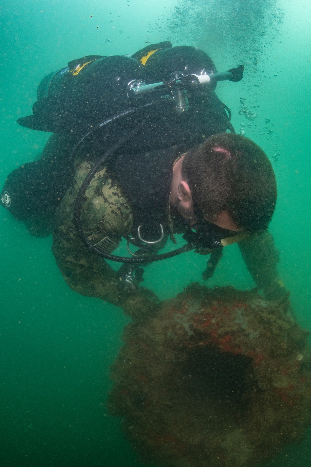 UCT-2 dives USS Arizona Memorial during RIMPAC 2018