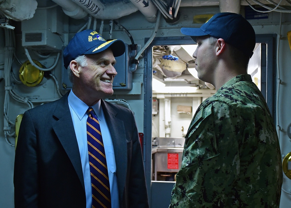 SECNAV visits with BLR Sailors.