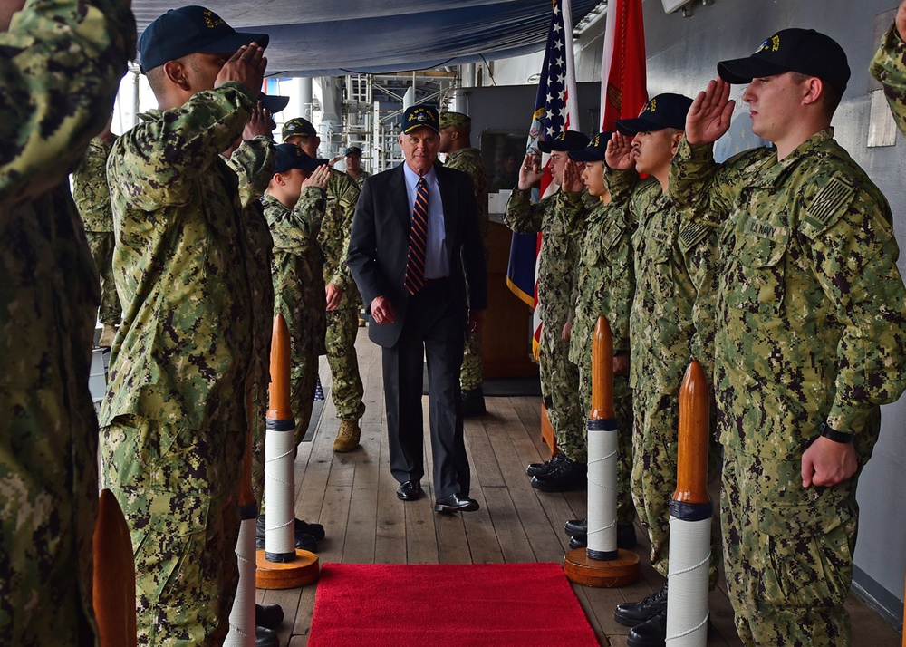 SECNAV visits with BLR Sailors.