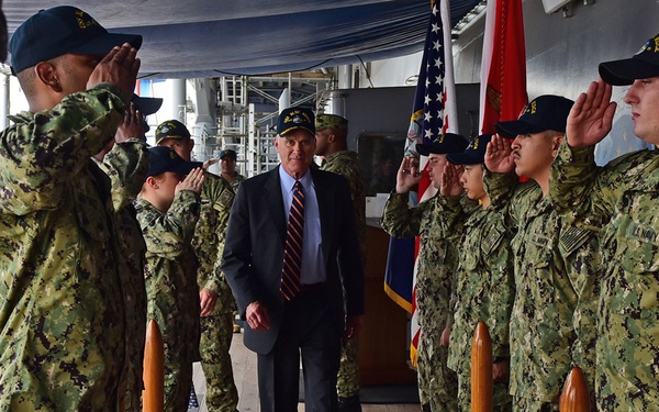 SECNAV visits with BLR Sailors.