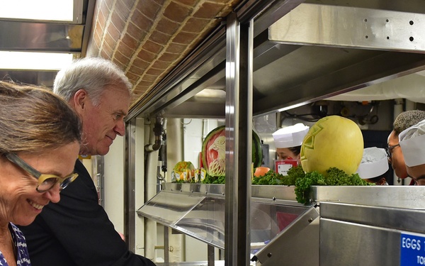 SECNAV visits with BLR Sailors.