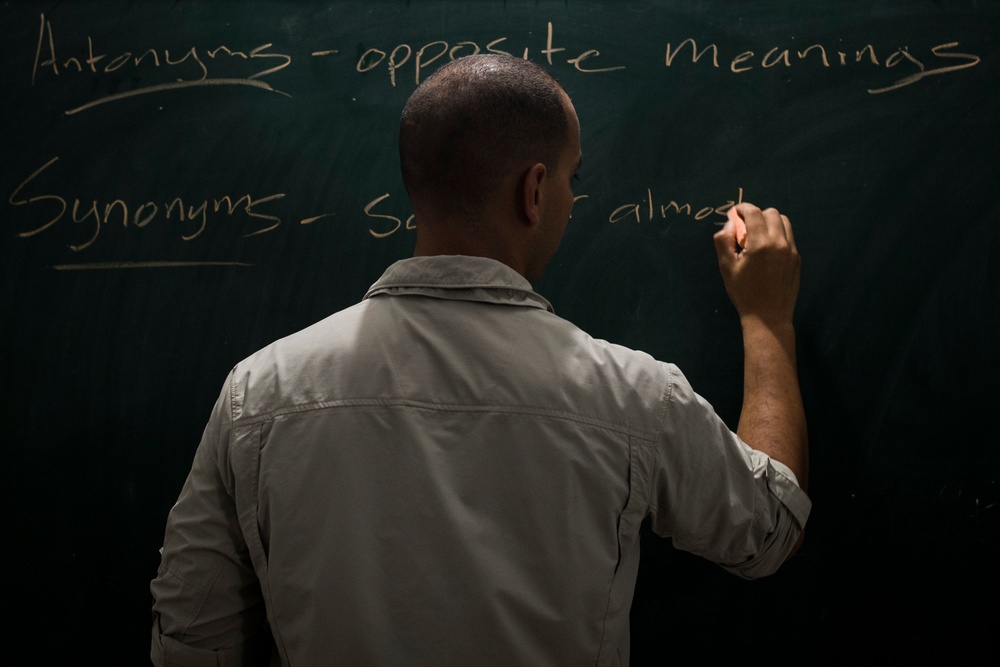 404th CAB Conducts English Discussion Group