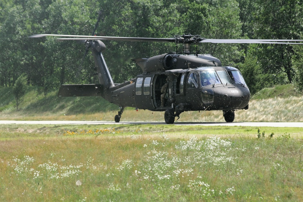 DVIDS - Images - Wisconsin National Guard Black Hawks support training ...