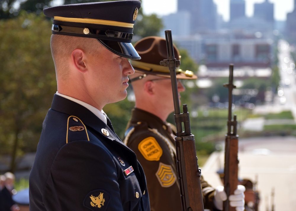 Iowa National Guard provides honors at memorial for former Gov. Robert Ray